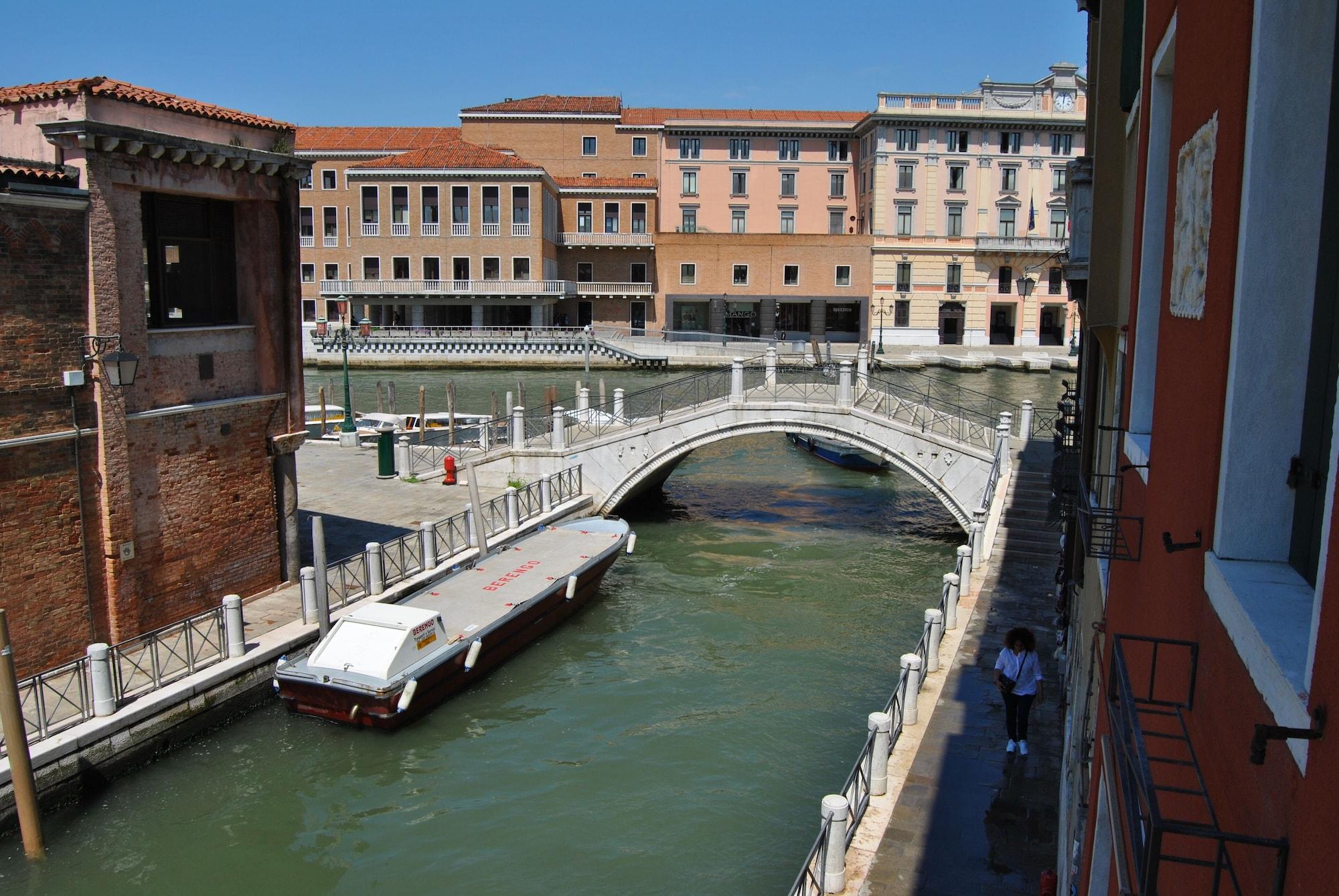 Hotel Gardena Venesia Bagian luar foto